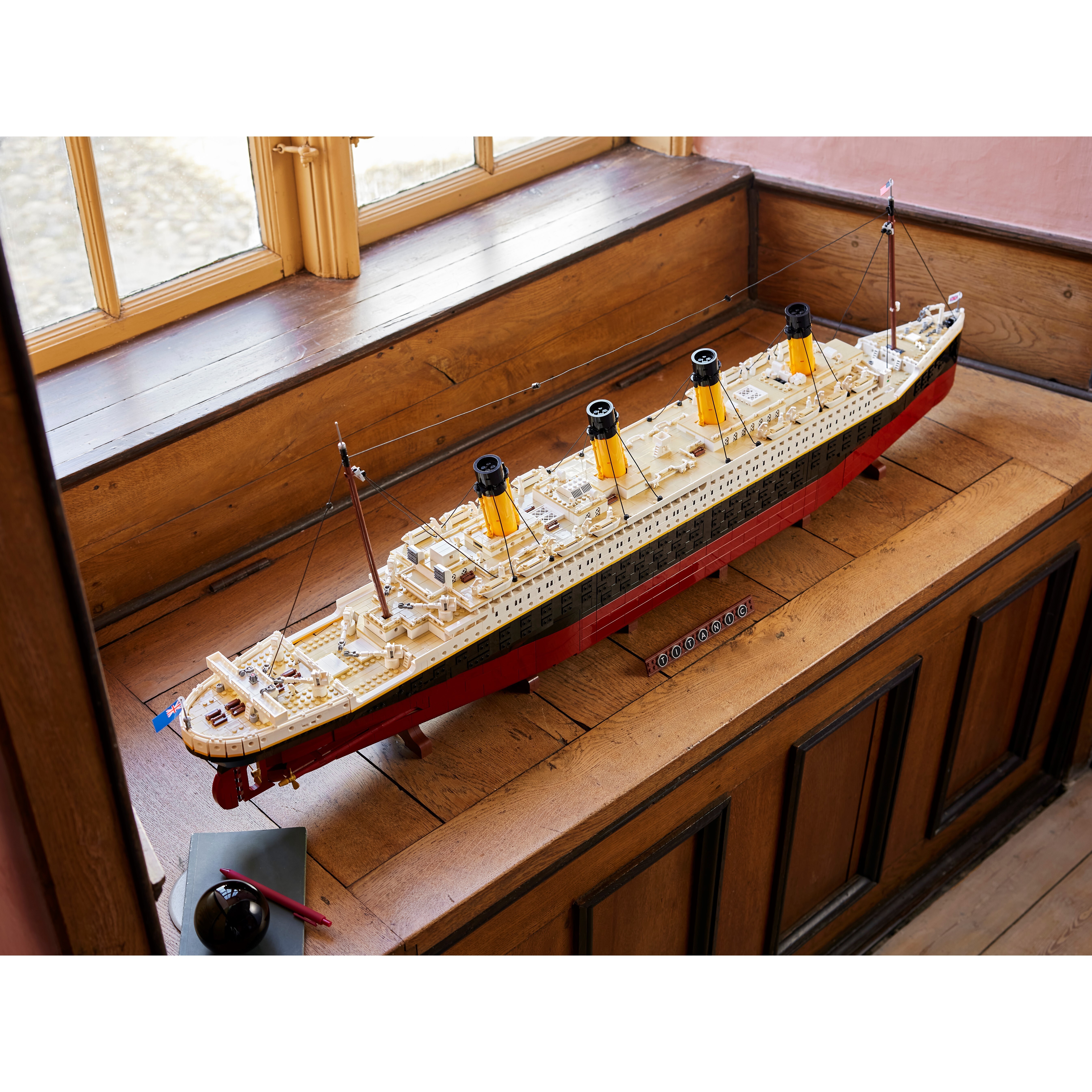 Lego Titanic - Image 22