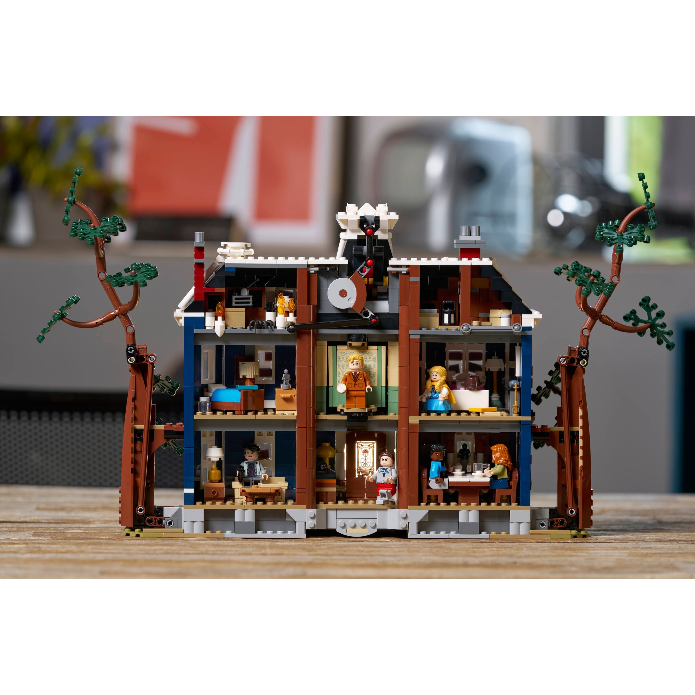 Stranger Things: The Creel House - Image 12
