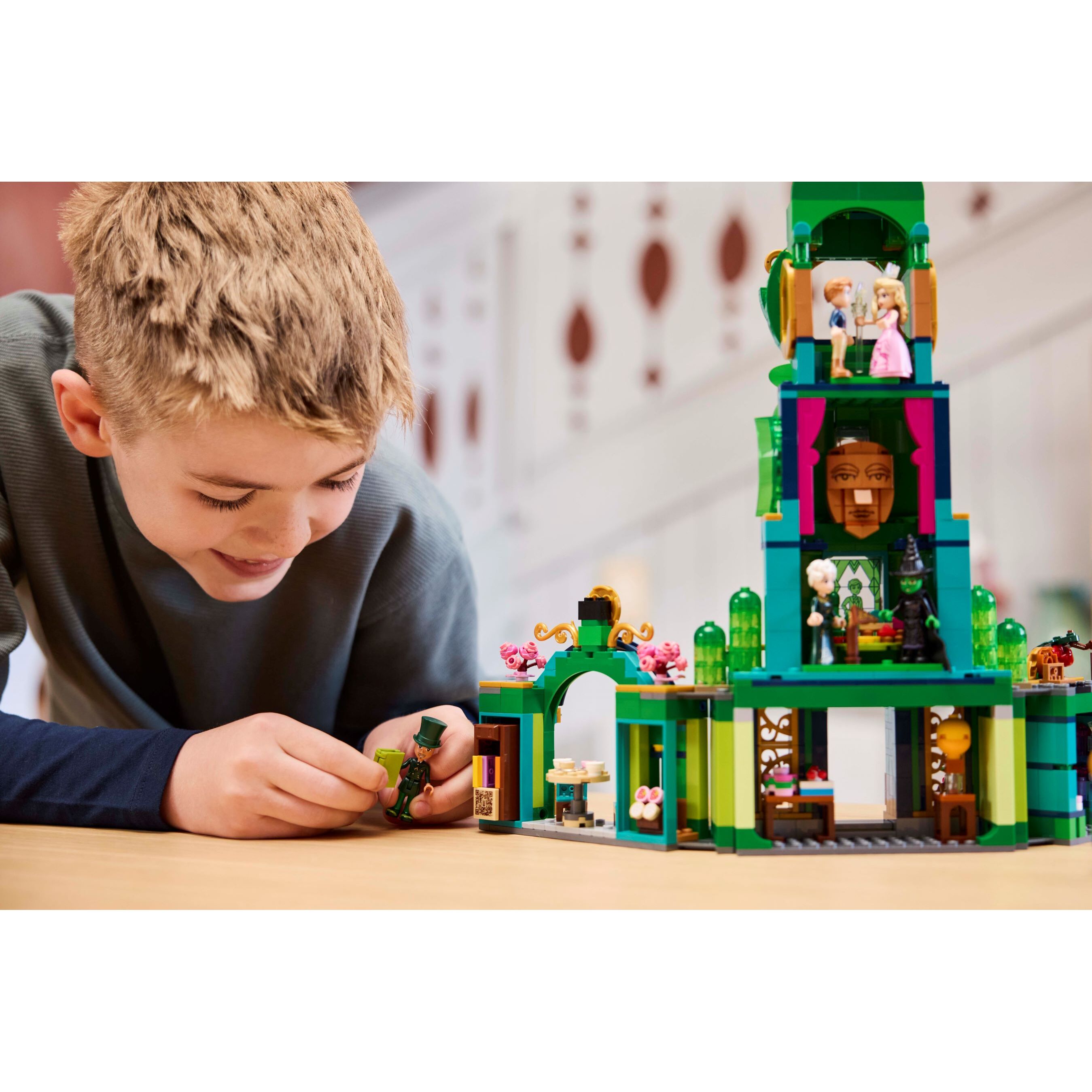 Welcome To Emerald City - Image 10