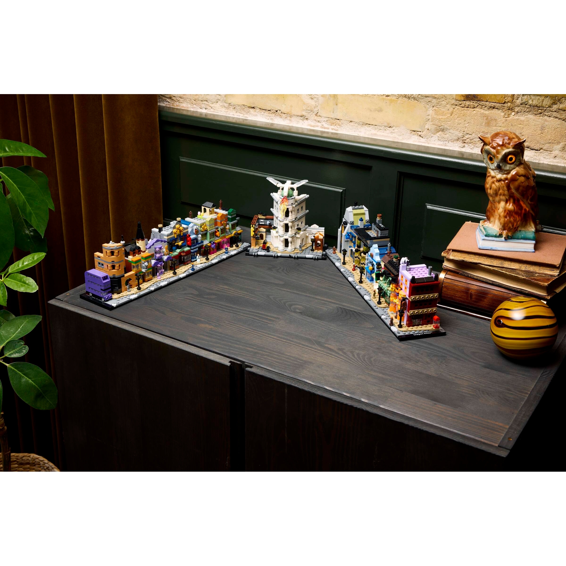Diagon Alley Wizarding Shops - Image 15